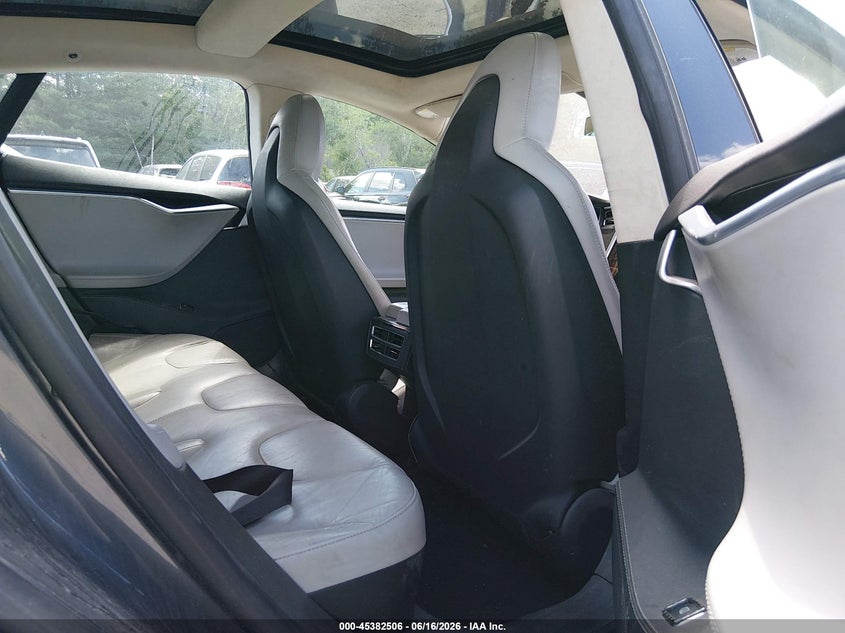 2015 Tesla Model s VIN 5YJSA1S29FF096800 IAAI salvage auction — NORMAL WEAR, Salvage Title, sold $2,500 on 2026-07-22 (photo 8)