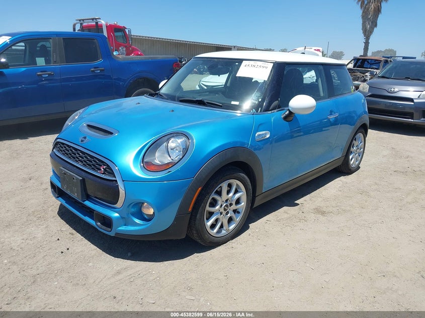 2018 Mini Hard top VIN WMWXP7C56J2A46917 IAAI salvage auction — RIGHT FRONT, Salvage (California), sold $2,300 on 2026-07-10 (photo 2)