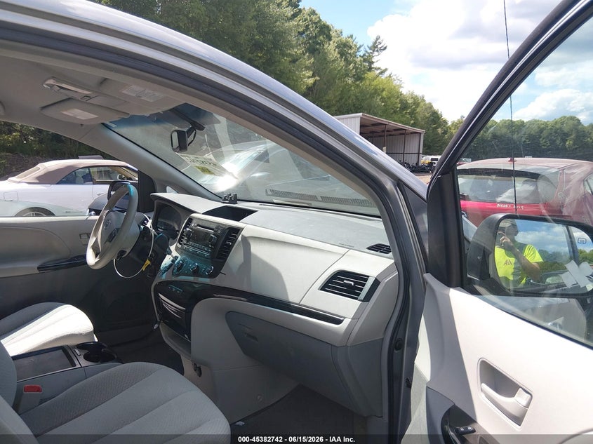 2011 Toyota Sienna VIN 5TDKK3DC6BS171019 IAAI salvage auction — FRONT END, Salvage (Massachusetts), sold $2,150 on 2026-07-21 (photo 5)