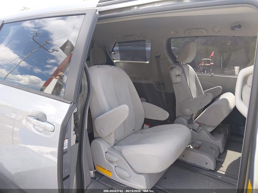 2011 Toyota Sienna VIN 5TDKK3DC6BS171019 IAAI salvage auction — FRONT END, Salvage (Massachusetts), sold $2,150 on 2026-07-21 (photo 8)
