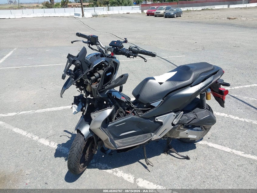 2021 Honda X-adv VIN MLHKF3857M5001094 IAAI salvage auction — FRONT END, Salvage (California), sold $50 on 2026-07-14 (photo 2)