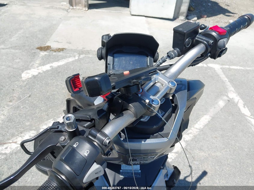 2021 Honda X-adv VIN MLHKF3857M5001094 IAAI salvage auction — FRONT END, Salvage (California), sold $50 on 2026-07-14 (photo 7)