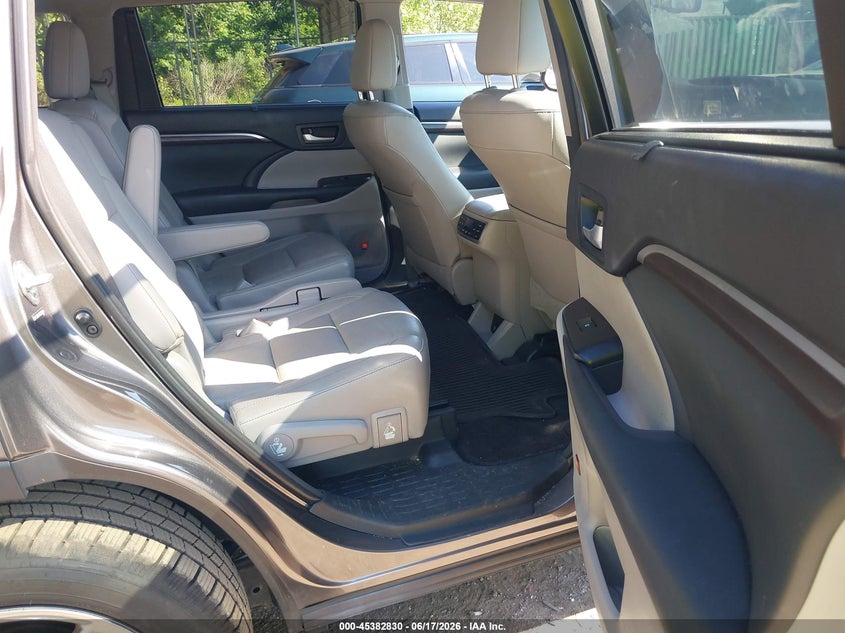 2014 Toyota Highlander VIN 5TDDKRFH7ES033014 IAAI salvage auction — LEFT SIDE, Salvage Title, sold $6,500 on 2026-07-28 (photo 8)