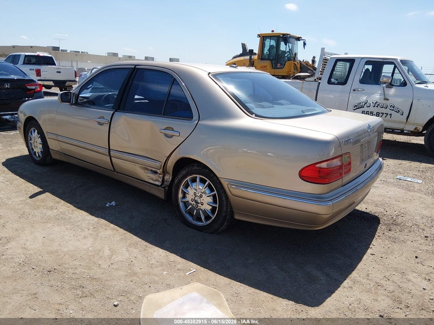 2000 Mercedes-benz E-klasse VIN WDBJF65J1YB077885 IAAI salvage auction — REAR END, Salvage (Kansas), sold $525 on 2026-07-19 (photo 3)