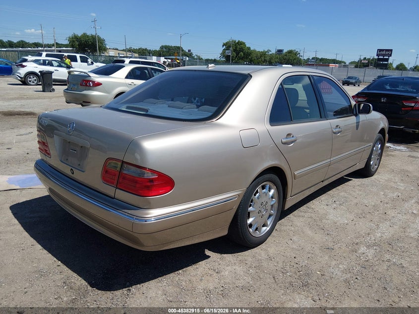 2000 Mercedes-benz E-klasse VIN WDBJF65J1YB077885 IAAI salvage auction — REAR END, Salvage (Kansas), sold $525 on 2026-07-19 (photo 4)