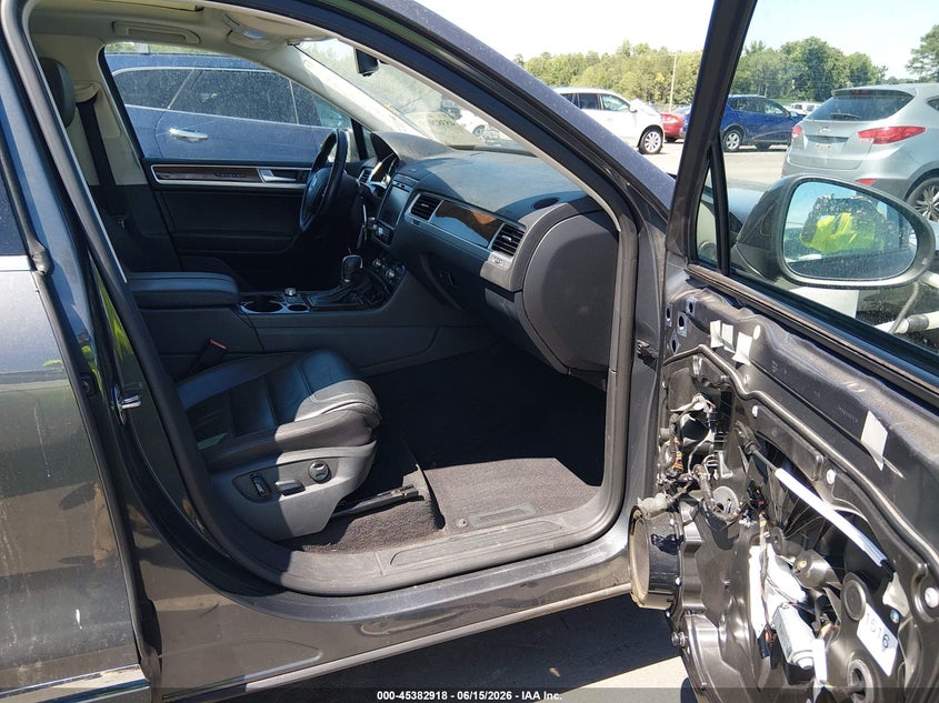 2015 Volkswagen Touareg VIN WVGEF9BP4FD005105 IAAI salvage auction — FRONT END, Salvage (North Carolina), sold $500 on 2026-07-29 (photo 5)
