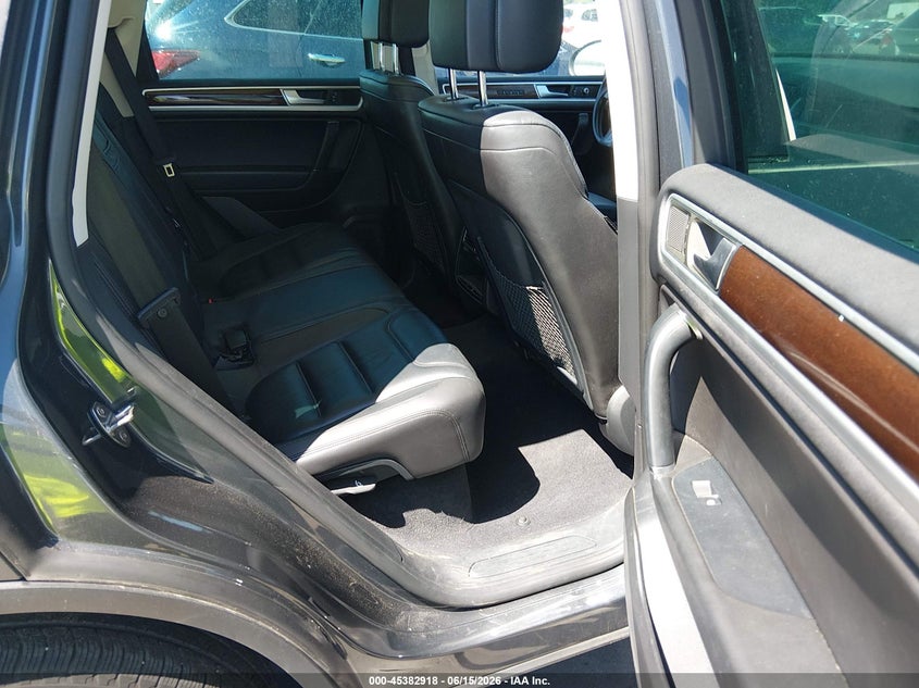2015 Volkswagen Touareg VIN WVGEF9BP4FD005105 IAAI salvage auction — FRONT END, Salvage (North Carolina), sold $500 on 2026-07-29 (photo 8)