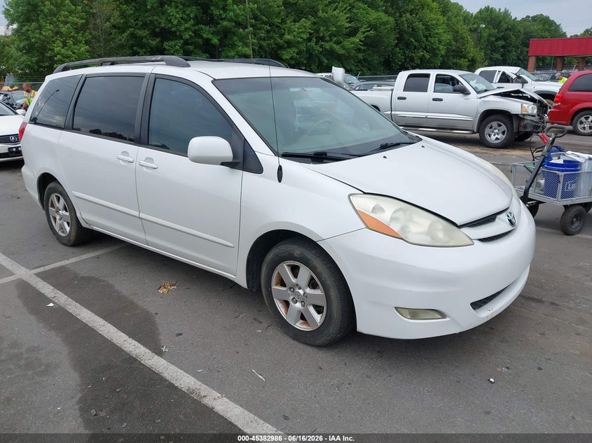 2008 Toyota Sienna VIN 5TDZK22C08S220445 IAAI salvage auction — NORMAL WEAR, Clear (Montana), sold $800 on 2026-07-16 (photo 1)