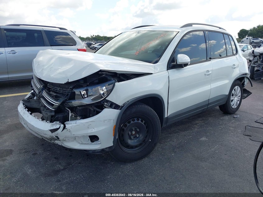 2017 Volkswagen Tiguan VIN WVGAV7AX5HK043769 IAAI salvage auction — FRONT & REAR, Rebuildable (Florida), sold $75 on 2026-07-30 (photo 2)