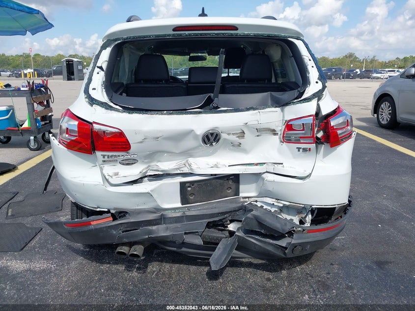 2017 Volkswagen Tiguan VIN WVGAV7AX5HK043769 IAAI salvage auction — FRONT & REAR, Rebuildable (Florida), sold $75 on 2026-07-30 (photo 6)