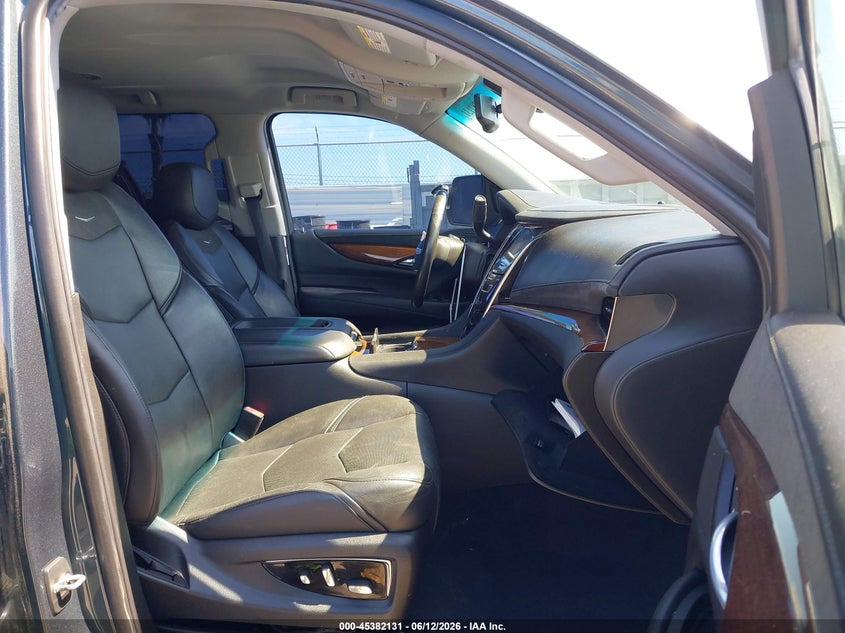 2020 Cadillac Escalade esv VIN 1GYS3GKJ7LR166606 IAAI salvage auction — FRONT & REAR, Salvage (California), sold $18,300 on 2026-07-29 (photo 5)