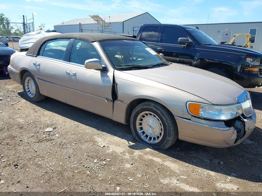 1998 Lincoln TOWN CAR VIN 1LNFM82WXWY655996 IAAI salvage auction — FRONT END, Salvage (Ohio), sold $300 on 2026-07-09 (photo 1)