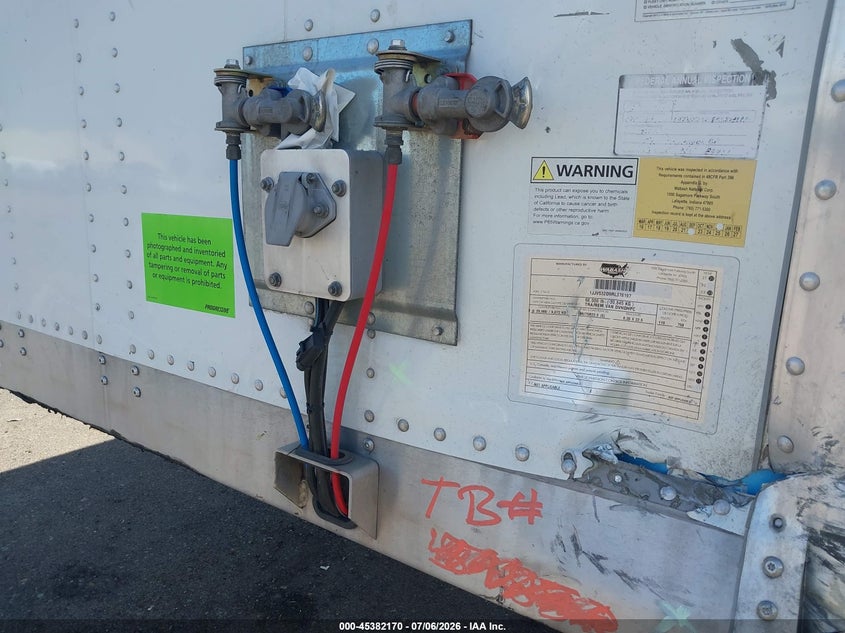 2024 Wabash national corp Unknown VIN 1JJV532D9RL378197 IAAI salvage auction — SIDE, Salvage (California), sold $8,400 on 2026-07-16 (photo 7)