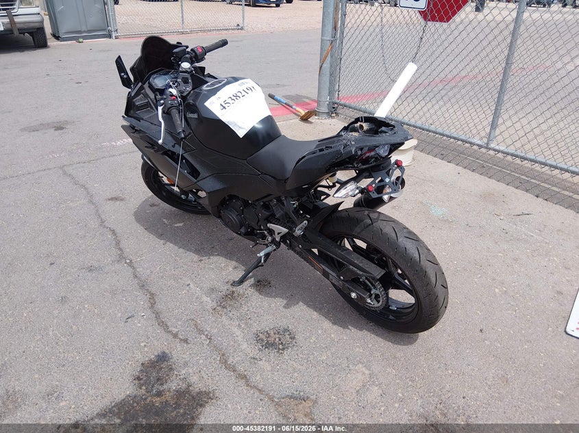 2026 Kawasaki Ninja VIN ML5EXGH13TDAA4377 IAAI salvage auction — SIDE, Salvage Title, sold $1,925 on 2026-09-08 (photo 3)