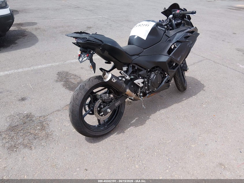 2026 Kawasaki Ninja VIN ML5EXGH13TDAA4377 IAAI salvage auction — SIDE, Salvage Title, sold $1,925 on 2026-09-08 (photo 4)