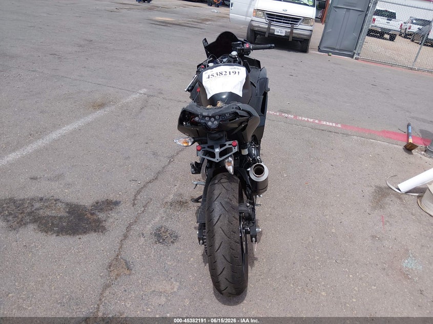 2026 Kawasaki Ninja VIN ML5EXGH13TDAA4377 IAAI salvage auction — SIDE, Salvage Title, sold $1,925 on 2026-09-08 (photo 6)