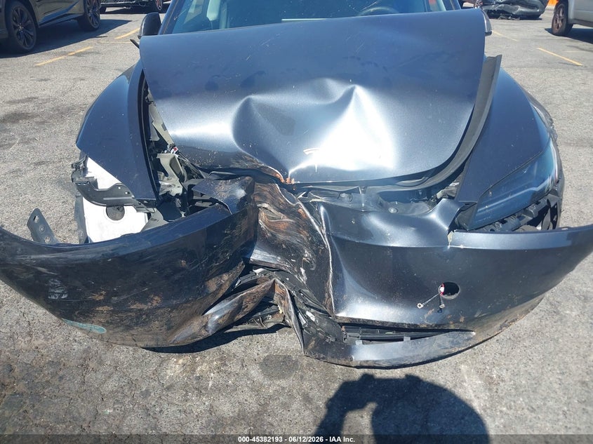 2025 Tesla Model 3 VIN 5YJ3E1EAXSF982517 IAAI salvage auction — FRONT END, Salvage Title, sold $8,500 on 2026-07-29 (photo 6)