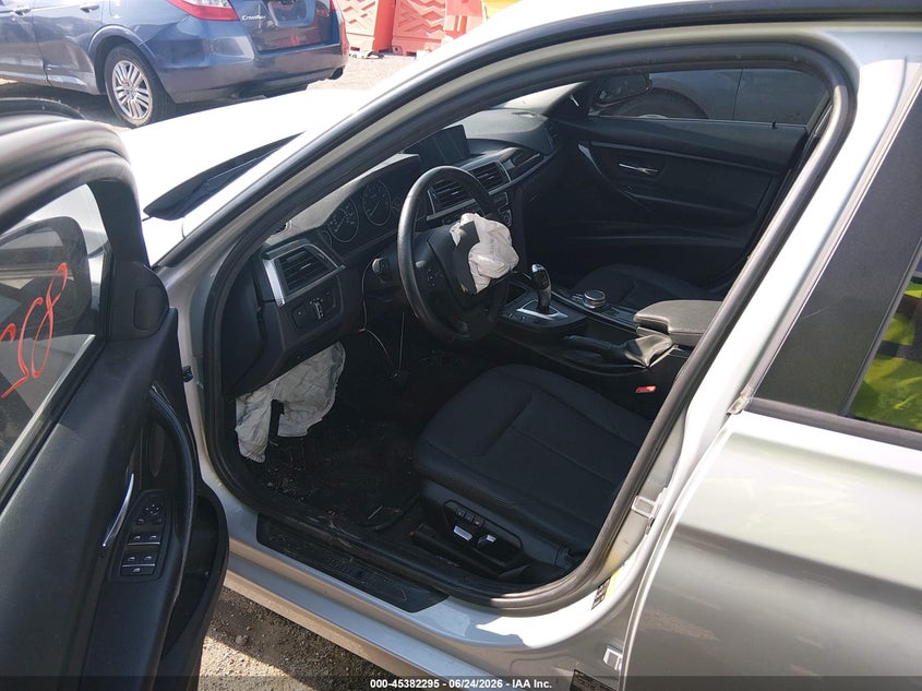 2018 BMW 3er VIN WBA8E5G54JNU46334 IAAI salvage auction — FRONT & REAR, Salvage Title, sold $1,675 on 2026-08-13 (photo 5)