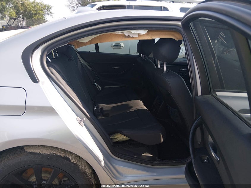 2018 BMW 3er VIN WBA8E5G54JNU46334 IAAI salvage auction — FRONT & REAR, Salvage Title, sold $1,675 on 2026-08-13 (photo 8)