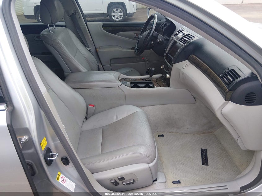 2010 Lexus Ls 460 VIN JTHBL5EF4A5093232 IAAI salvage auction — LEFT REAR, Salvage (Mississippi), sold $1,450 on 2026-07-23 (photo 5)