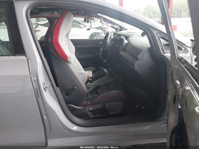 2024 Volkswagen Golf gti VIN WVW3A7CD8RW211653 IAAI salvage auction — RIGHT SIDE, Wait Title, sold $10,400 on 2026-08-27 (photo 5)