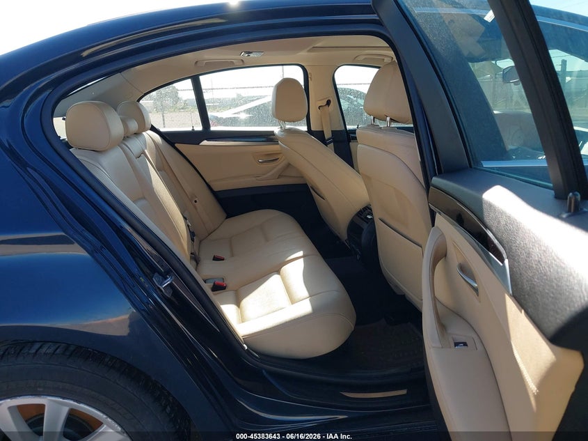 2016 BMW 5er VIN WBA5A7C55GG147786 IAAI salvage auction — WATER/FLOOD, Salvage (Texas), sold $2,975 on 2026-07-09 (photo 8)
