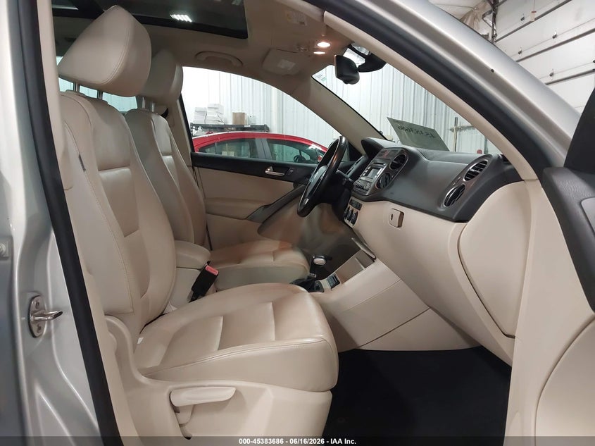 2009 Volkswagen Tiguan VIN WVGBV75N59W527271 IAAI salvage auction — HAIL, Salvage (Iowa), sold $600 on 2026-07-21 (photo 5)