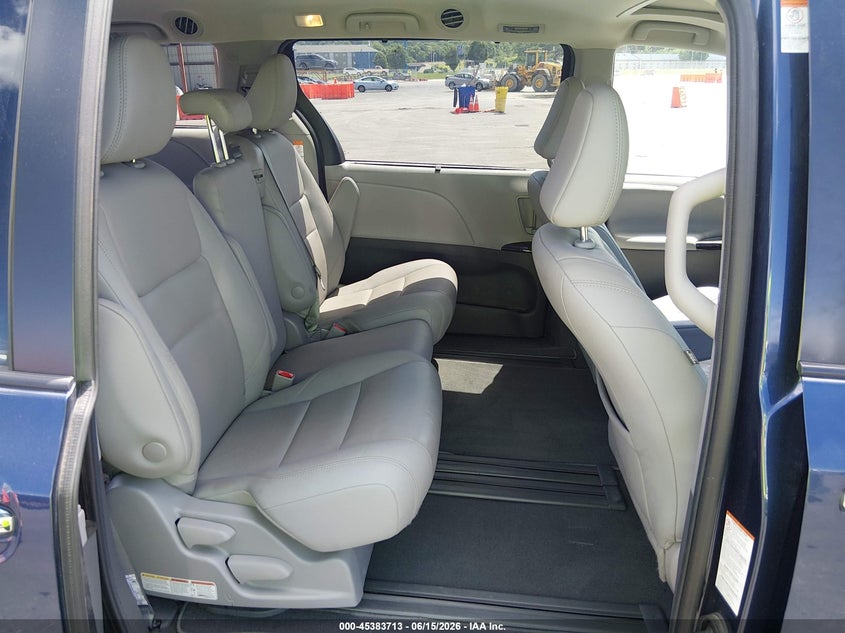 2020 Toyota Sienna VIN 5TDYZ3DC5LS052689 IAAI salvage auction — REAR END, Salvage (Illinois), sold $6,500 on 2026-07-28 (photo 8)
