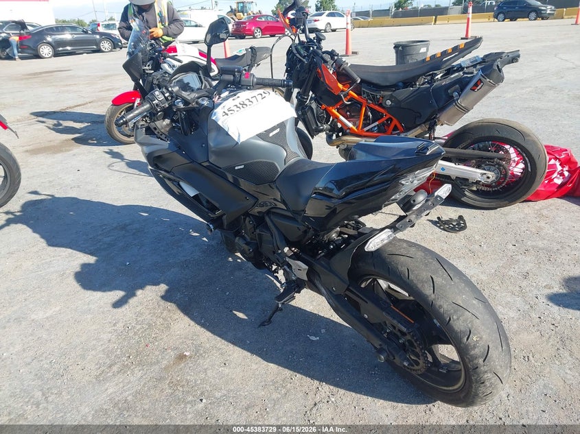 2024 Kawasaki Ninja VIN ML5EXEP18RDAD4635 IAAI salvage auction — FRONT END, Salvage Title, sold $1,525 on 2026-10-09 (photo 3)