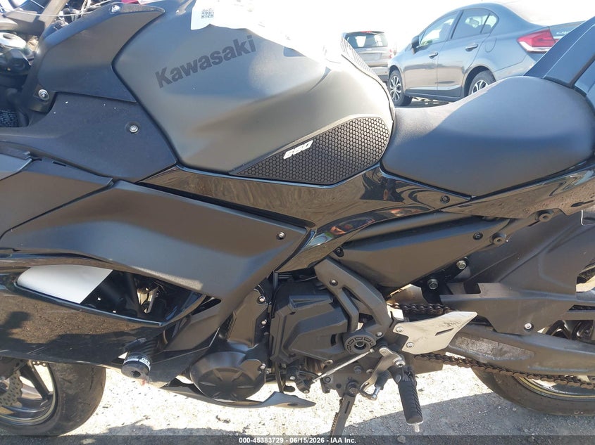 2024 Kawasaki Ninja VIN ML5EXEP18RDAD4635 IAAI salvage auction — FRONT END, Salvage Title, sold $1,525 on 2026-10-09 (photo 9)