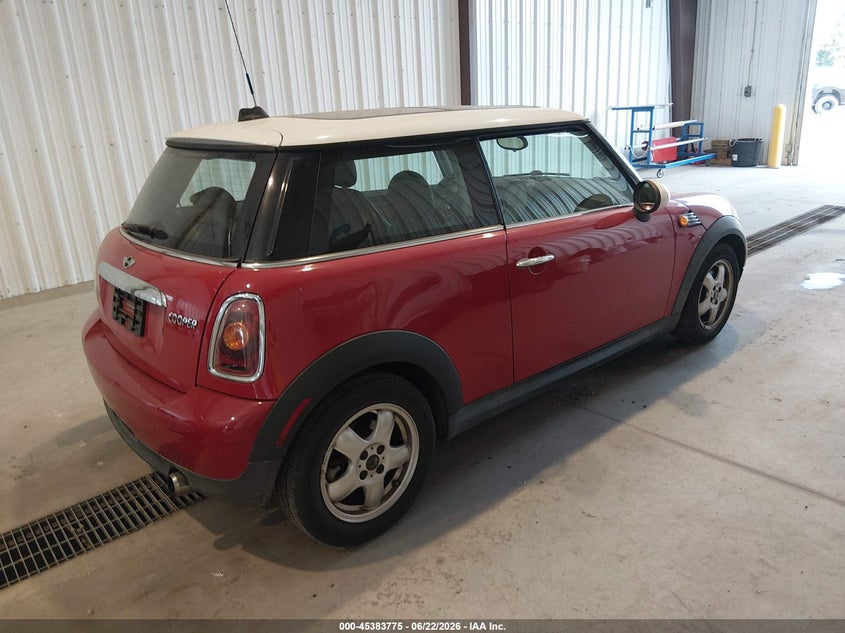 2007 Mini Cooper VIN WMWMF33537TT58854 IAAI salvage auction — NORMAL WEAR, Clear (Delaware), sold $25 on 2026-07-30 (photo 4)