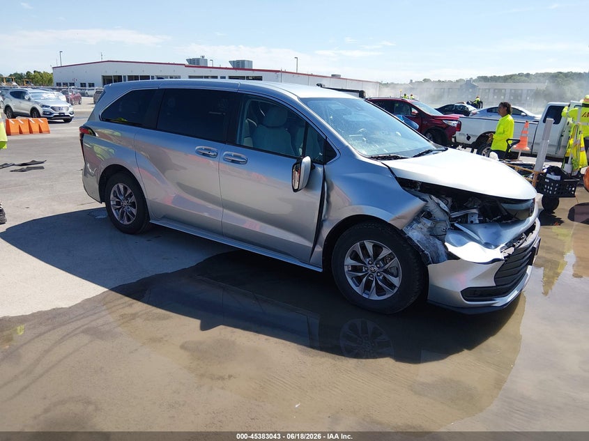 2022 Toyota Sienna VIN 5TDKRKEC4NS092828 IAAI salvage auction — RIGHT FRONT, Salvage (Illinois), sold $10,200 on 2026-07-28 (photo 1)
