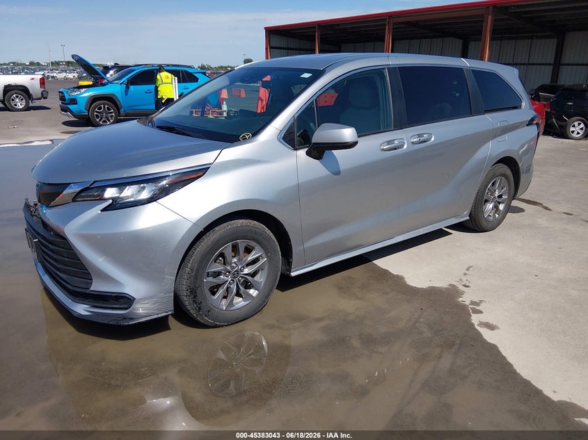 2022 Toyota Sienna VIN 5TDKRKEC4NS092828 IAAI salvage auction — RIGHT FRONT, Salvage (Illinois), sold $10,200 on 2026-07-28 (photo 2)
