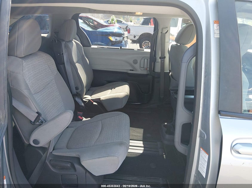 2022 Toyota Sienna VIN 5TDKRKEC4NS092828 IAAI salvage auction — RIGHT FRONT, Salvage (Illinois), sold $10,200 on 2026-07-28 (photo 8)