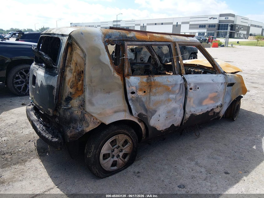 2013 Kia Soul VIN KNDJT2A52D7627913 IAAI salvage auction — TOTAL BURN, Non-Repairable (Texas), sold $200 on 2026-07-14 (photo 4)