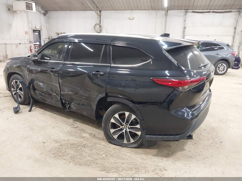 2022 Toyota Highlander VIN 5TDGZRBH9NS193930 IAAI salvage auction — LEFT SIDE, Salvage Title, sold $11,600 on 2026-07-23 (photo 3)