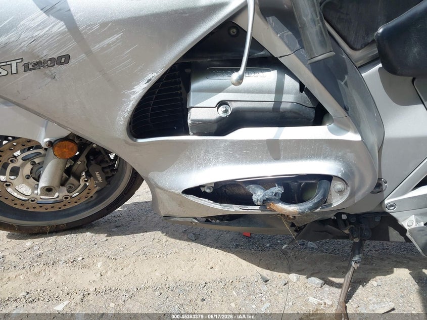 2007 Honda St1300 VIN JH2SC51057M500385 IAAI salvage auction — FRONT END, Rebuildable (Florida), sold $100 on 2026-07-07 (photo 8)