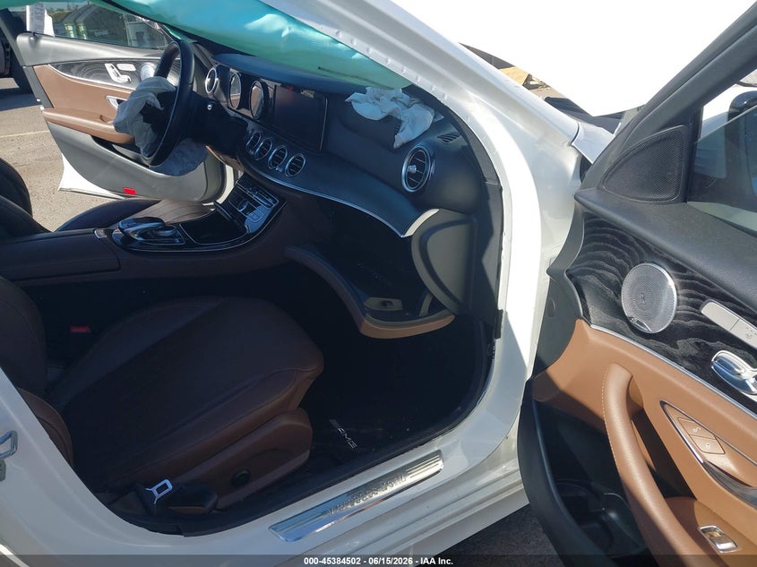 2017 Mercedes-benz E-klasse VIN WDDZF4JB8HA092810 IAAI salvage auction — REAR END, Salvage (California), sold $2,350 on 2026-07-29 (photo 5)