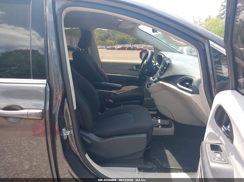 2020 Chrysler Voyager VIN 2C4RC1CG8LR237617 IAAI salvage auction — NORMAL WEAR, Sf97 (New Jersey), sold $25 on 2026-07-21 (photo 5)