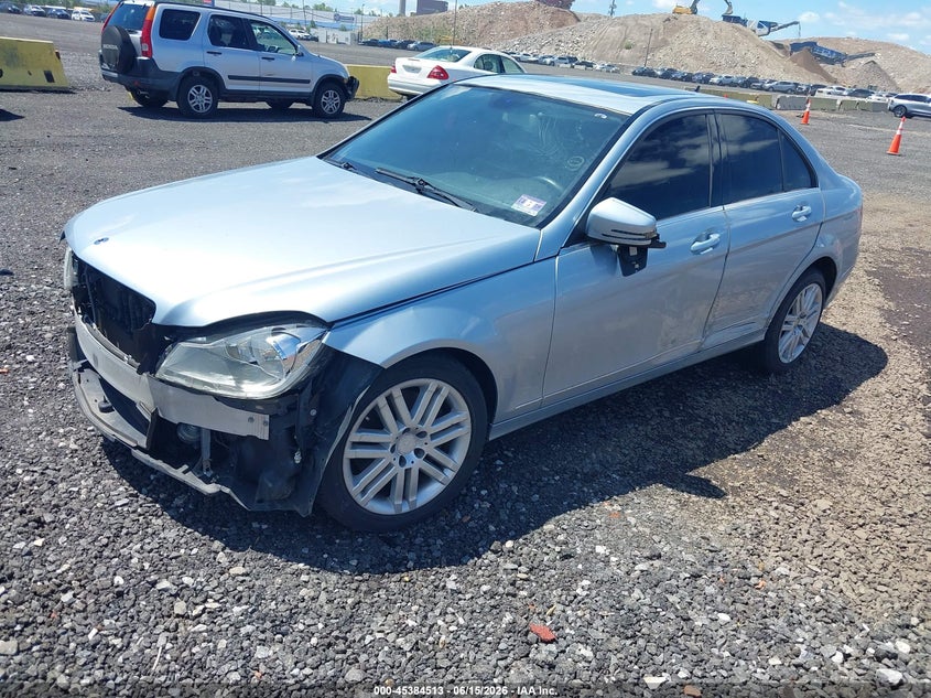 2013 Mercedes-benz C-klasse VIN WDDGF8AB5DR269226 IAAI salvage auction — NORMAL WEAR, Clear (New York), sold $1,000 on 2026-07-14 (photo 2)
