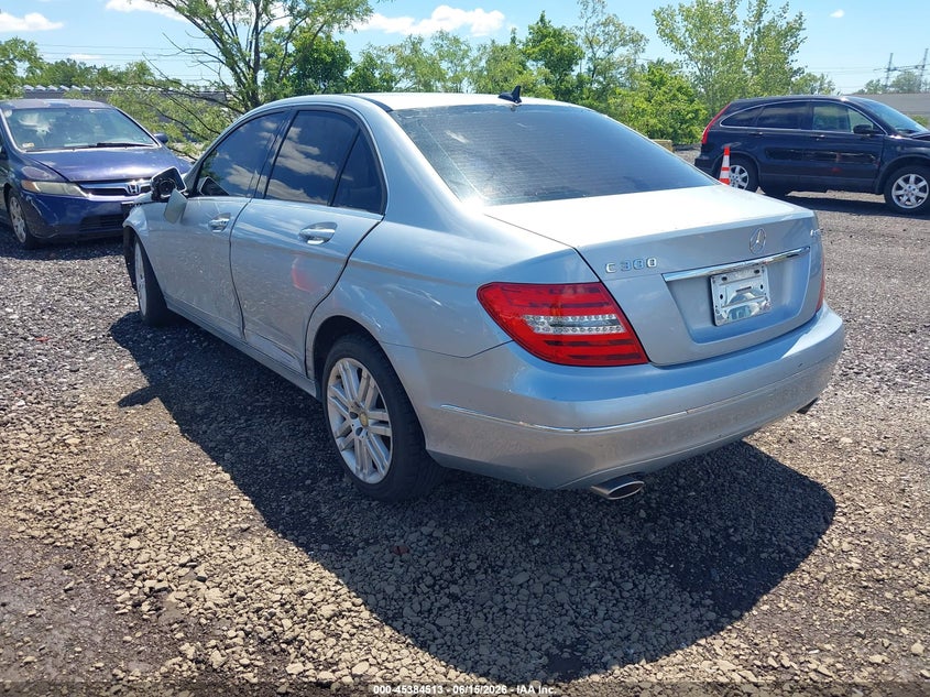 2013 Mercedes-benz C-klasse VIN WDDGF8AB5DR269226 IAAI salvage auction — NORMAL WEAR, Clear (New York), sold $1,000 on 2026-07-14 (photo 3)