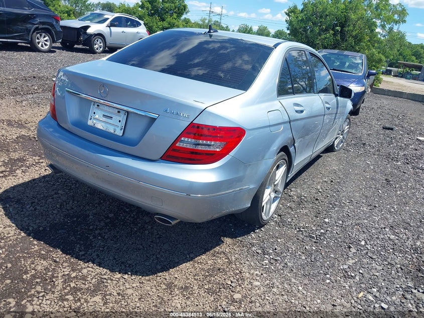 2013 Mercedes-benz C-klasse VIN WDDGF8AB5DR269226 IAAI salvage auction — NORMAL WEAR, Clear (New York), sold $1,000 on 2026-07-14 (photo 4)
