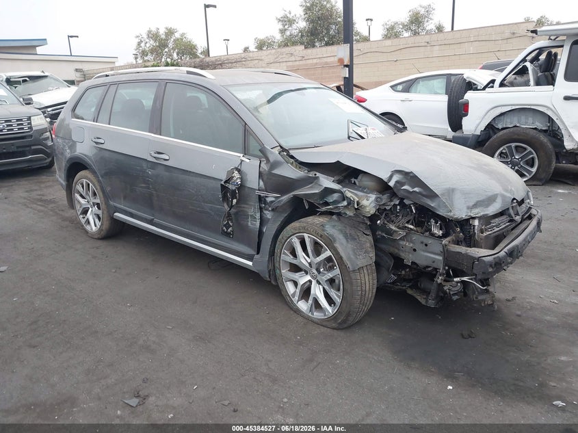 2019 Volkswagen Golf VIN 3VWH17AU8KM520096 IAAI salvage auction — LEFT & RIGHT, Salvage Title, sold $1,575 on 2026-08-14 (photo 1)