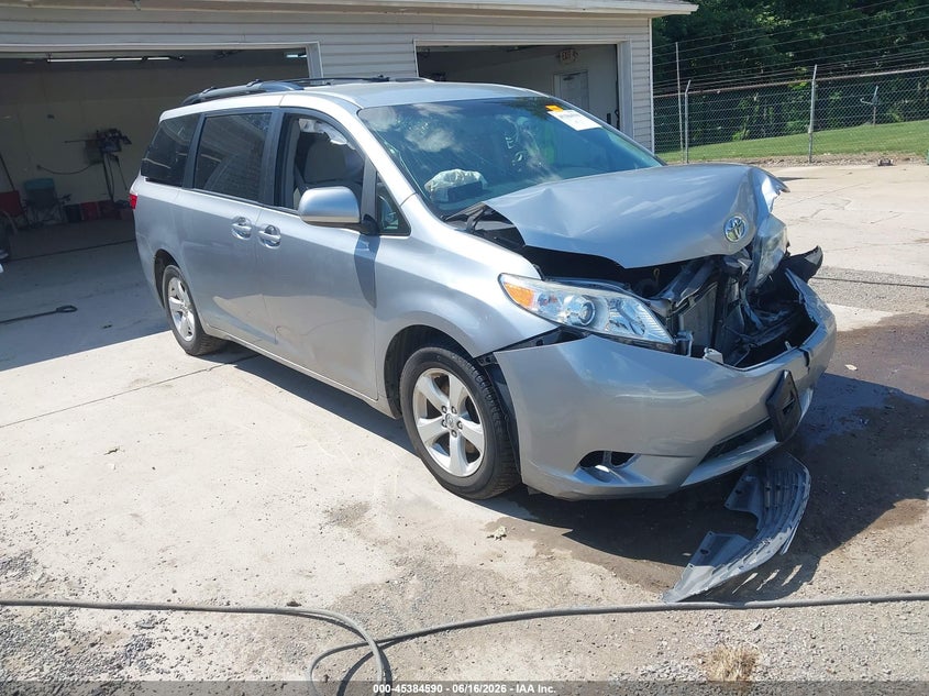 2017 Toyota Sienna VIN 5TDKZ3DC0HS810404 IAAI salvage auction — FRONT END, Salvage (Ohio), sold $25 on 2026-07-27 (photo 1)