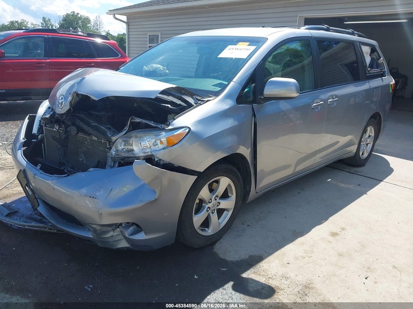 2017 Toyota Sienna VIN 5TDKZ3DC0HS810404 IAAI salvage auction — FRONT END, Salvage (Ohio), sold $25 on 2026-07-27 (photo 2)