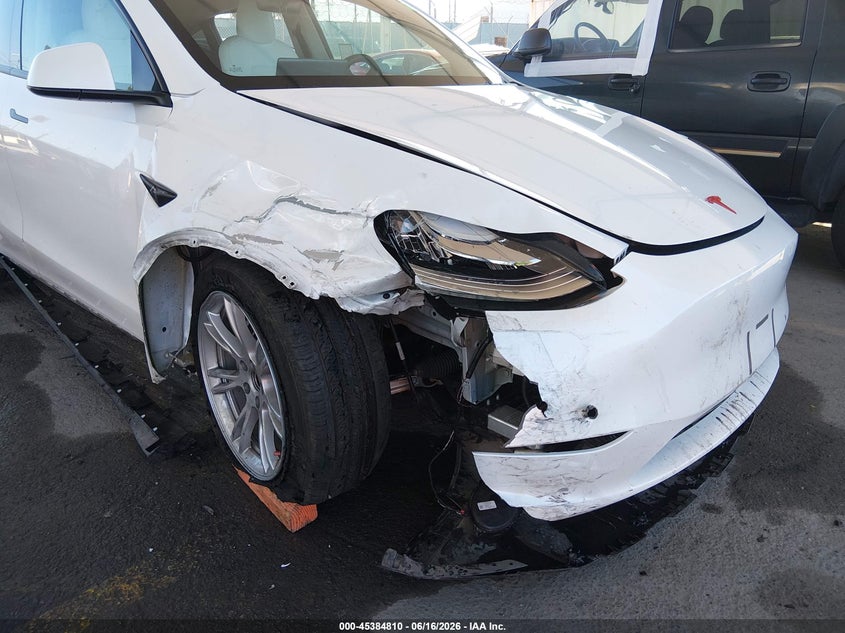 2022 Tesla Model y VIN 7SAYGDEE0NF438846 IAAI salvage auction — RIGHT FRONT, Salvage (California), sold $12,100 on 2026-07-13 (photo 6)