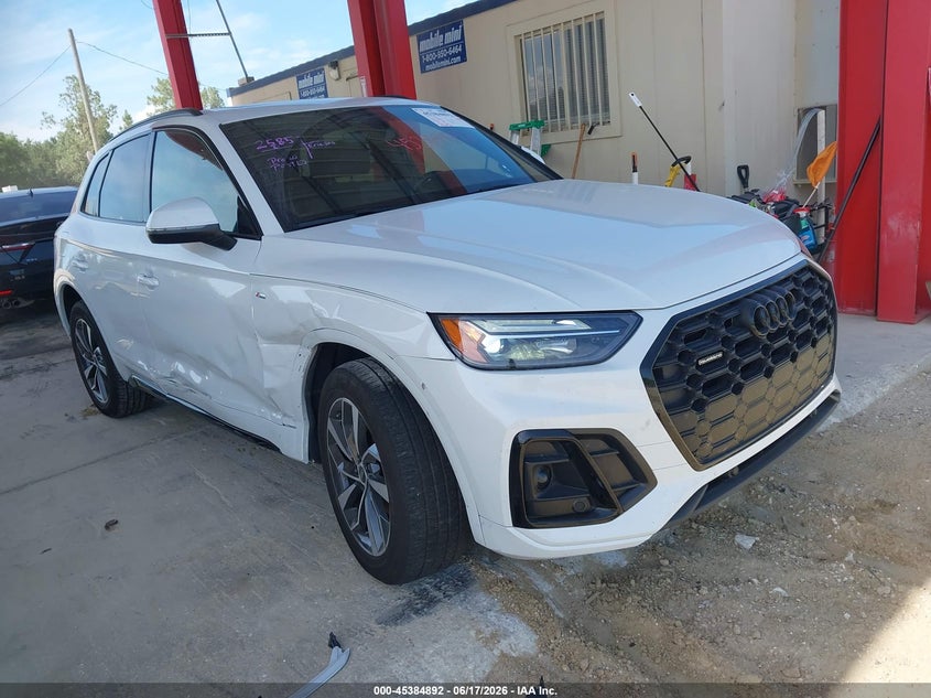 2024 Audi Q5 VIN WA1GAAFY2R2129934 IAAI salvage auction — SIDE, Salvage Title, sold $18,500 on 2026-08-07 (photo 1)