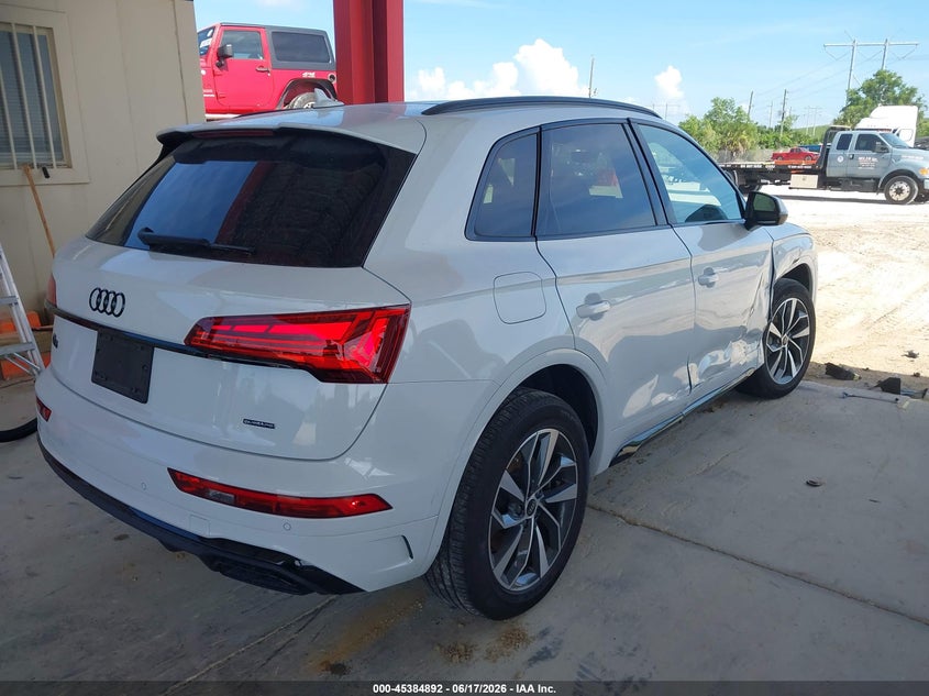 2024 Audi Q5 VIN WA1GAAFY2R2129934 IAAI salvage auction — SIDE, Salvage Title, sold $18,500 on 2026-08-07 (photo 4)