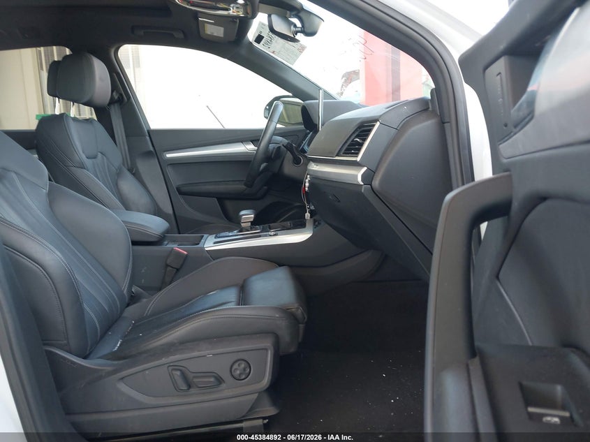 2024 Audi Q5 VIN WA1GAAFY2R2129934 IAAI salvage auction — SIDE, Salvage Title, sold $18,500 on 2026-08-07 (photo 5)