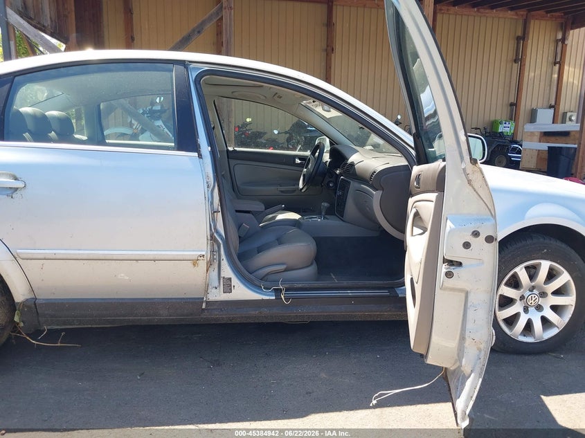 2003 Volkswagen Passat VIN WVWPD63B23P250354 IAAI salvage auction — NORMAL WEAR, Clear (Oregon), sold $200 on 2026-07-14 (photo 5)